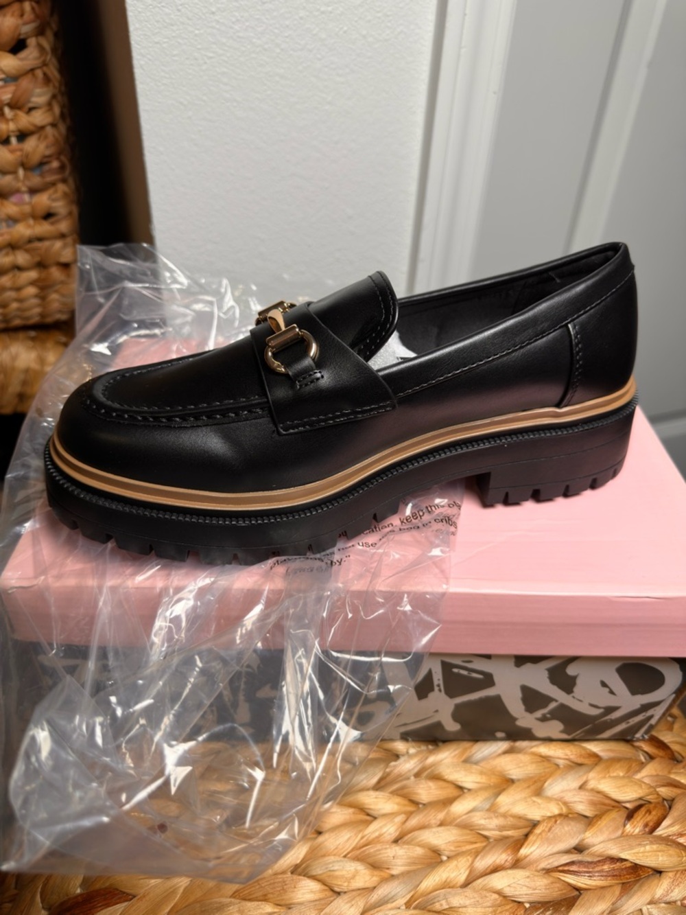 Black Leather Women’s Lug Sole Loafer with Gold Bit Hardware / BNIB - Picture 2 of 4
